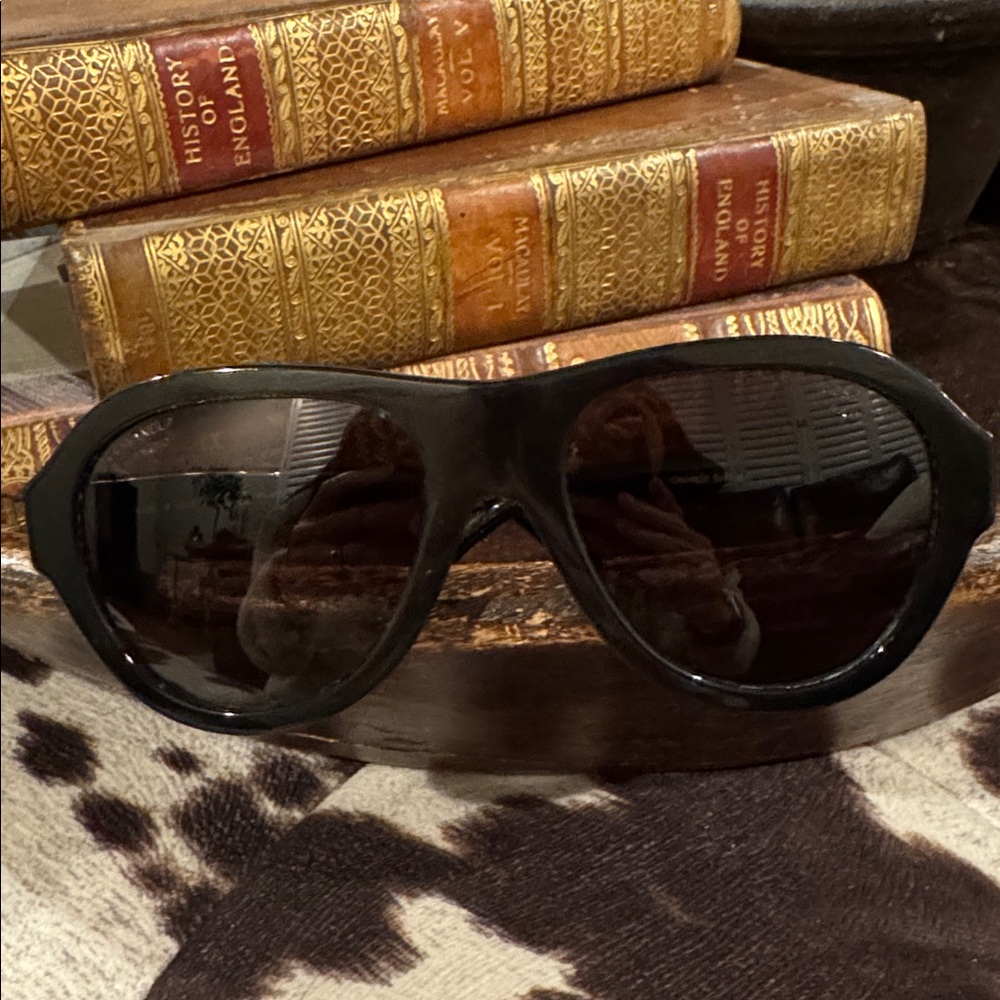 Chanel Pilot Polarized aviator sunglasses in quilted leather case - Picture 7 of 14